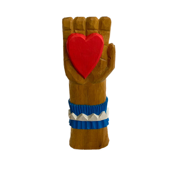 Escultura Coração na Mão
