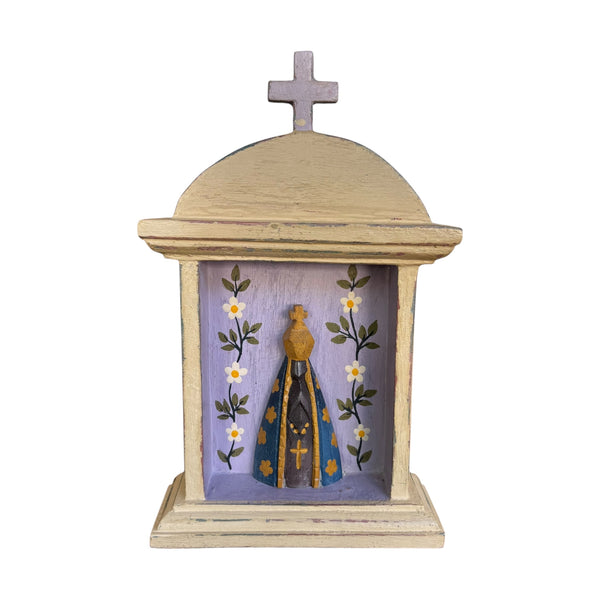 Oratório com Divino de Madeira