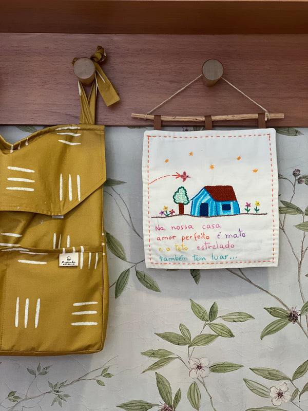 Painel Bordado - Na nossa casa amor perfeito é mato e o teto estrelado...