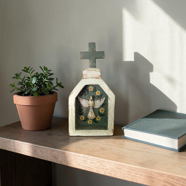 Mini Oratório com Divino de Madeira