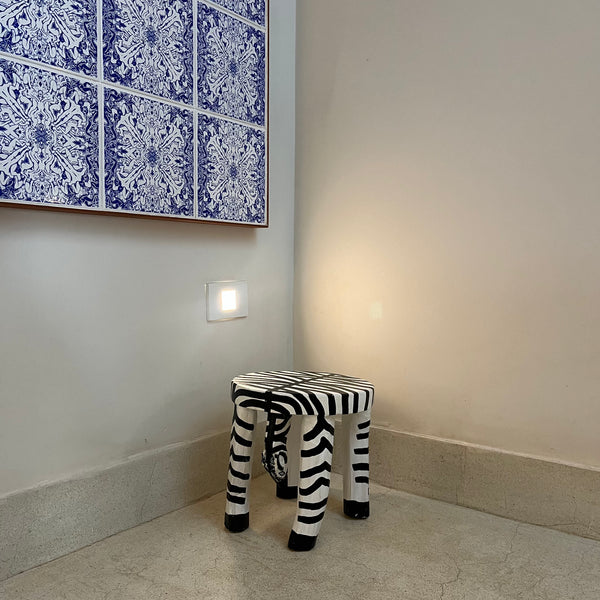 Banco Decorativo de Madeira Zebra P