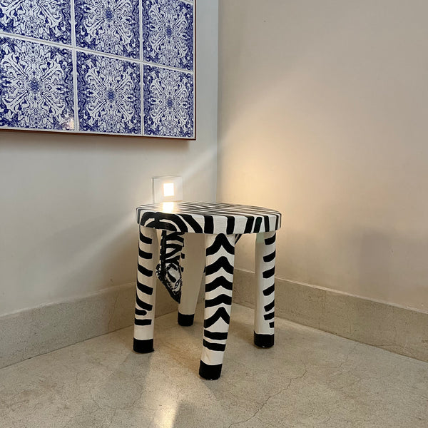 Banco Decorativo de Madeira Zebra M