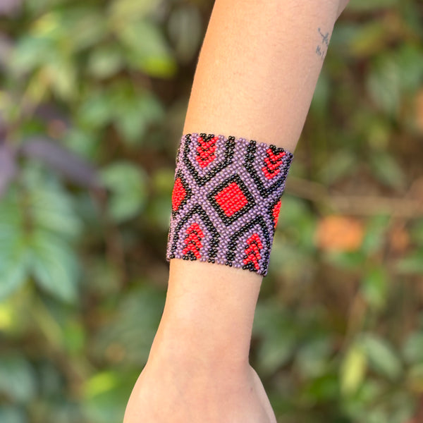 Pulseira Kamayurá – Arte Ancestral em Miçangas