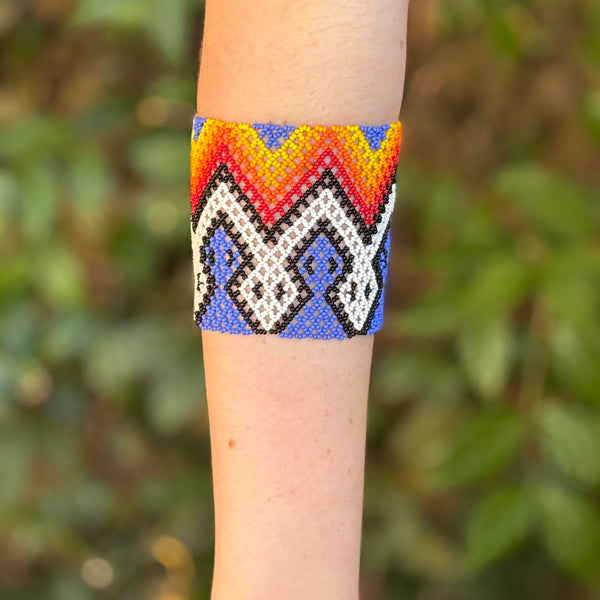 Pulseira Kamayurá – Arte Ancestral em Miçangas