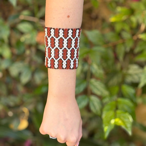 Pulseira Kamayurá – Arte Ancestral em Miçangas