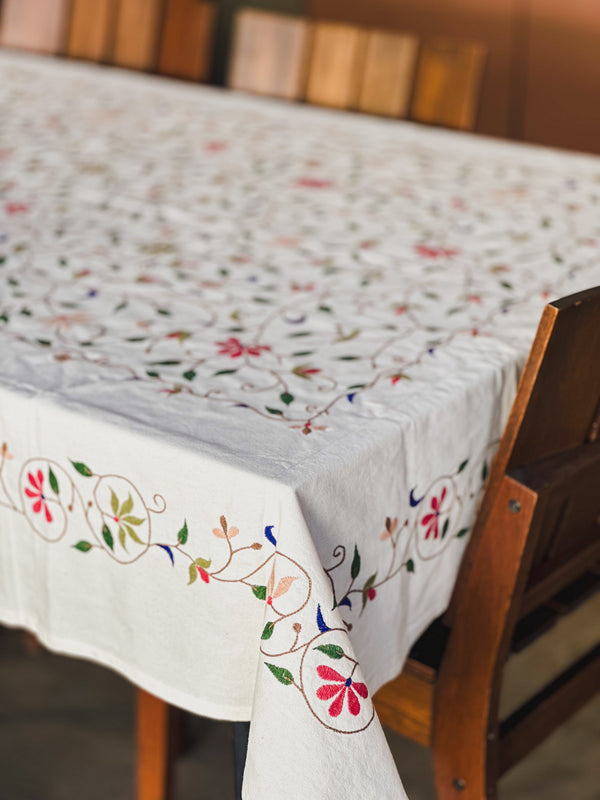 Toalha de mesa indiana bordada