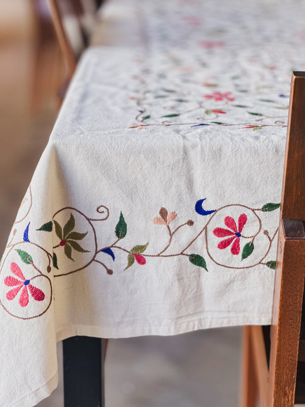 Toalha de mesa indiana bordada