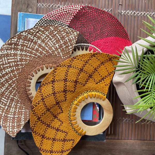 Leque Decorativo Colombiano de Madeira
