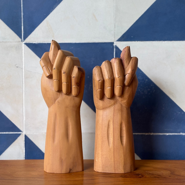 Escultura Madeira Mão Figa Nil Morais