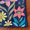 Capa de Almofadada Indiana Bordada Jardim Secreto