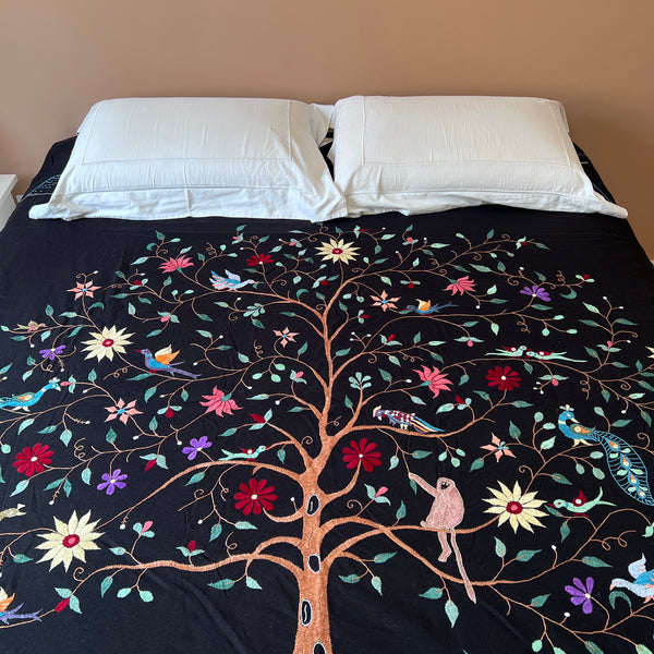 Tecido bordado decorativo para mesa ou cama