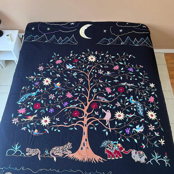 Tecido bordado decorativo para mesa ou cama