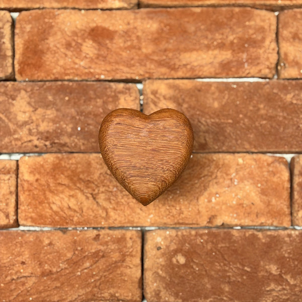 Gancho coração de madeira