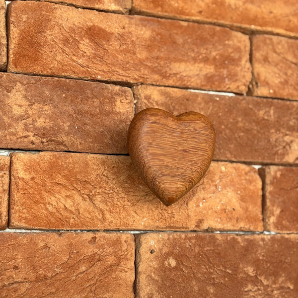 Gancho coração de madeira
