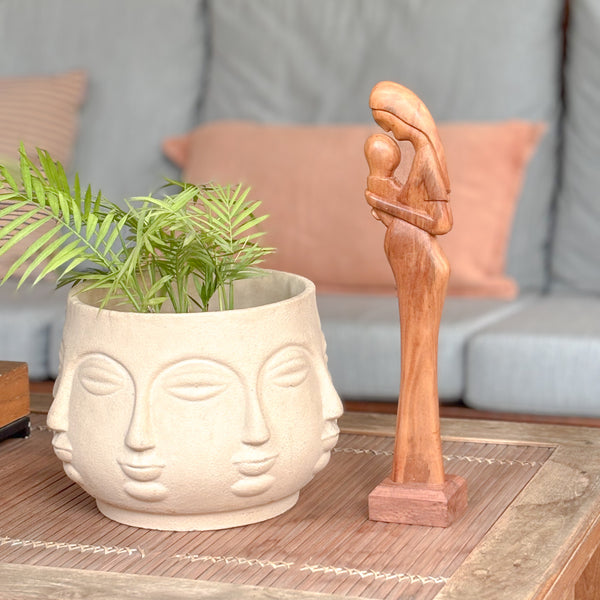 Escultura Beijo de Mãe - Mestre Elias José