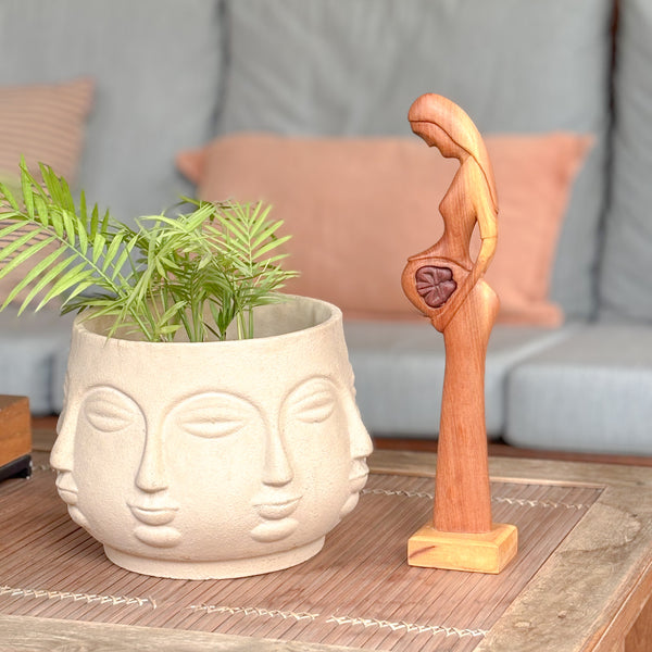 Escultura Mulher Grávida de Gemêos - Mestre Elias José