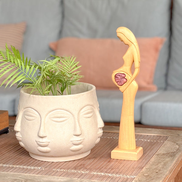 Escultura Mulher Grávida de Gemêos - Mestre Elias José