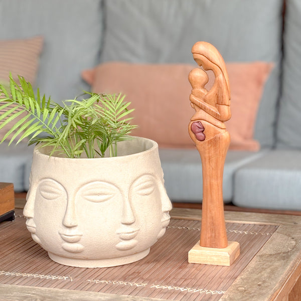 Escultura Beijo de Mãe com Bebê  - Mestre Elias José