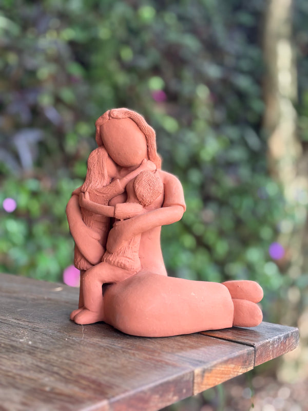 Mãe com seu filho e sua filha - Nildo de Zezinho