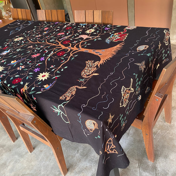 Tecido bordado decorativo para mesa ou cama