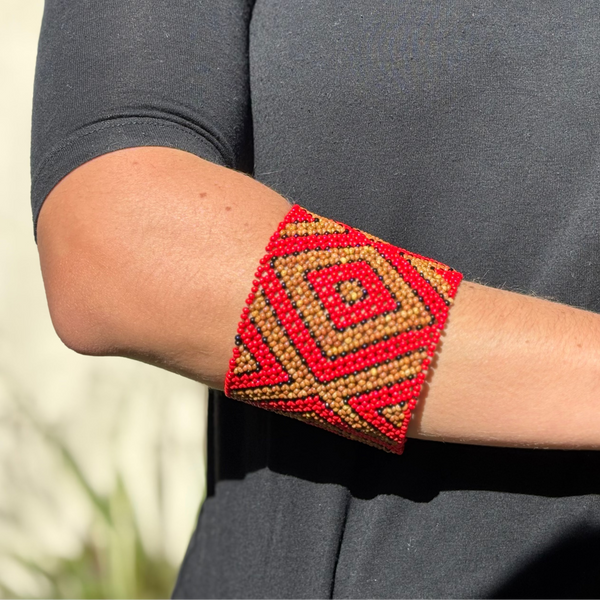 Pulseira Kamayurá – Arte Ancestral em Miçangas