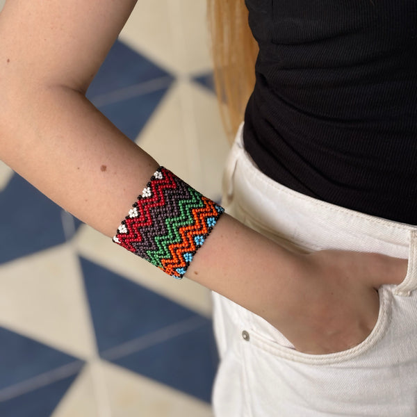 Pulseira Kamayurá – Arte Ancestral em Miçangas