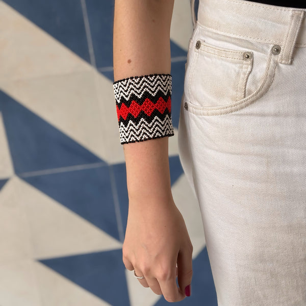 Pulseira Kamayurá – Arte Ancestral em Miçangas