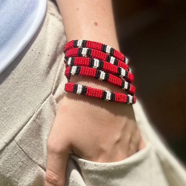 Pulseira Kamayurá – Arte Ancestral em Miçangas