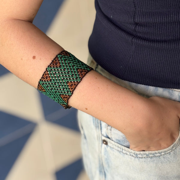 Pulseira Mehinako – Arte Ancestral em Miçangas