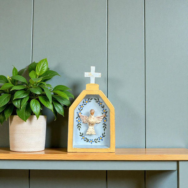 Mini Oratório com Divino de Madeira